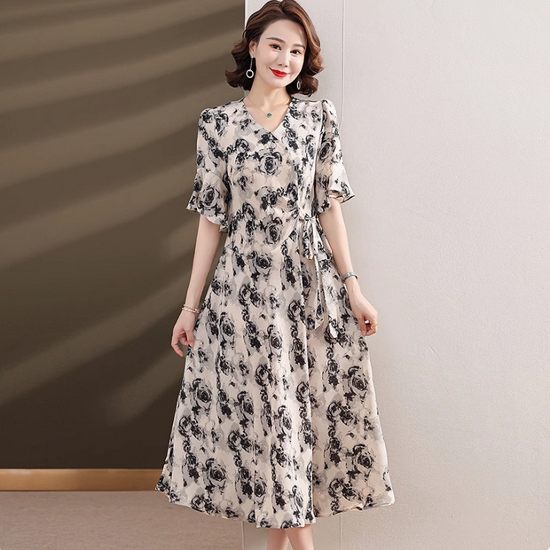 妈妈夏装连衣裙气质2025新款时尚高贵中老年女人夏季收腰裙子洋气